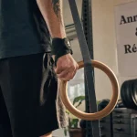 Anneaux gymnastique en bois avec sangles et stabilité