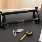 Barre de traction intersport pour porte ou mur, 100 kg max, prises 28 mm