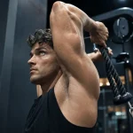 Exo triceps longue portion, coude bien placé près de la tête