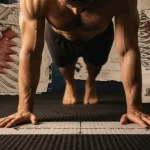Pompe scapulaire en planche haute, épaules stabilisées