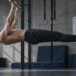 Front lever en gainage, corps aligné sur barre